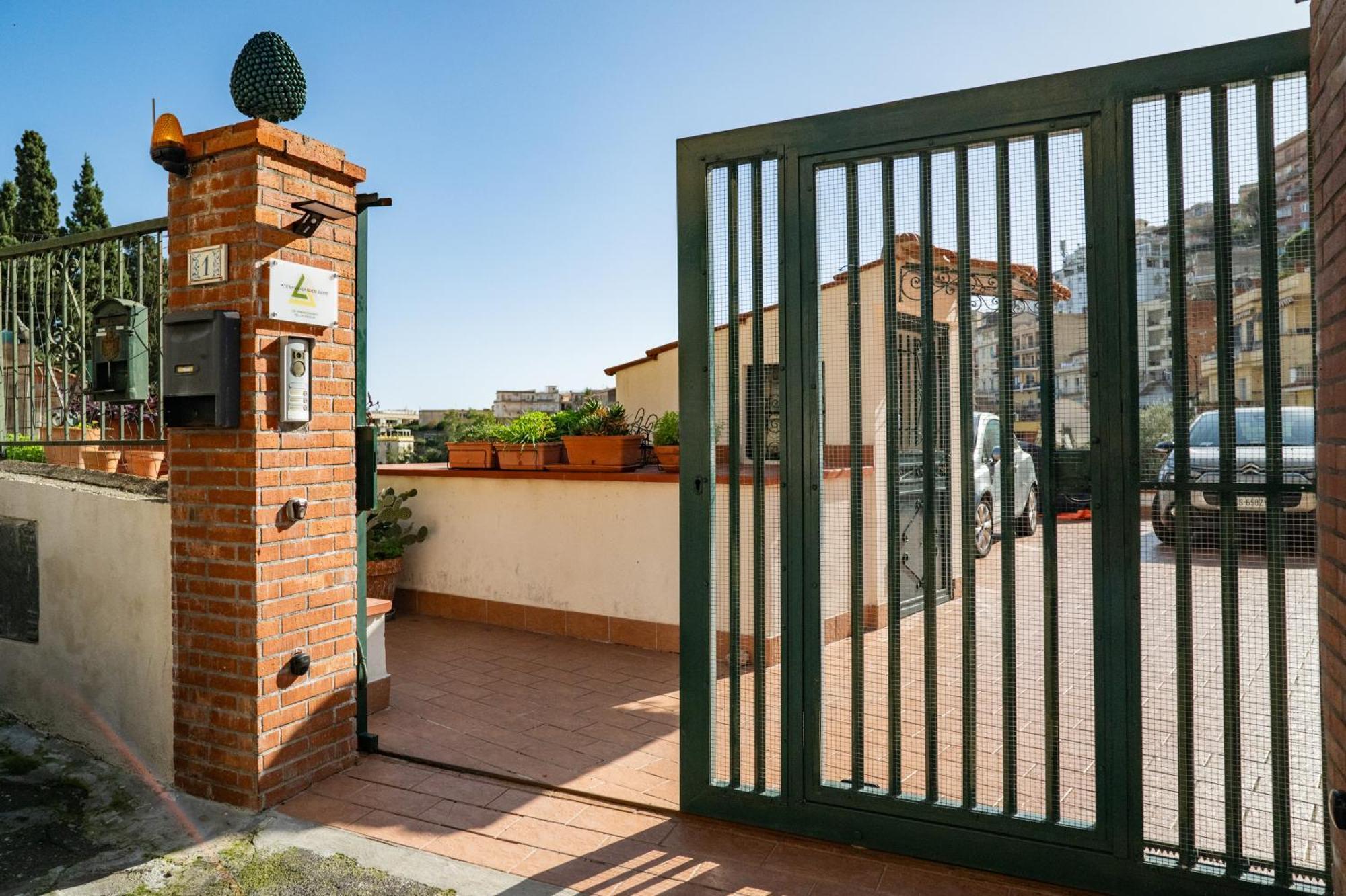 Atenasio Garden Suite, Elegance & Relaxation In The Heart Of Taormina Luaran gambar